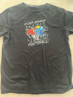 Under Armour black football shirt sleeved tee, youth S